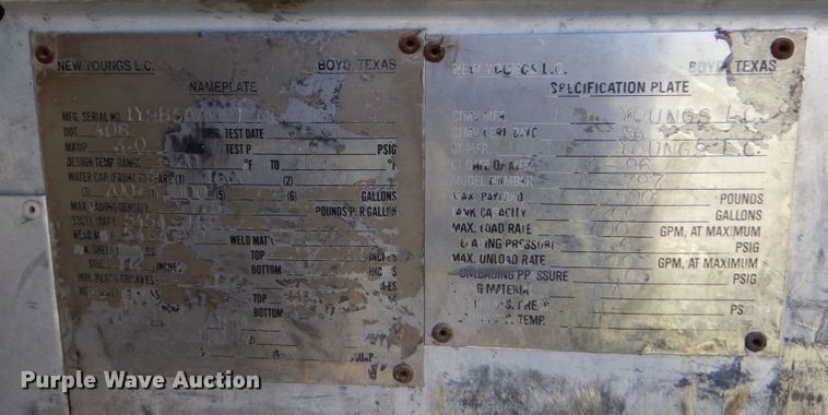 image for item DO1592 2000 Freightliner FLD  fuel truck