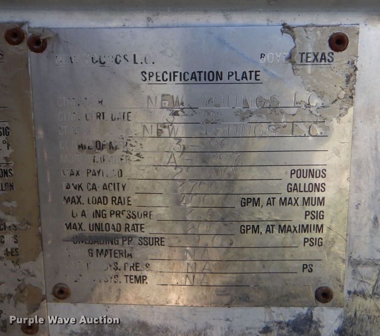 image for item DO1592 2000 Freightliner FLD  fuel truck