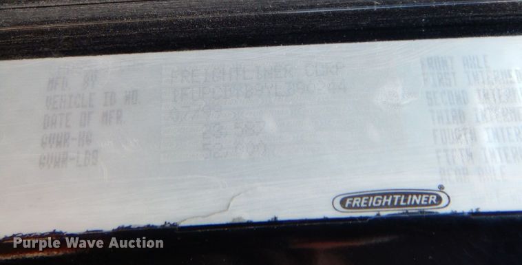 image for item DO1592 2000 Freightliner FLD  fuel truck