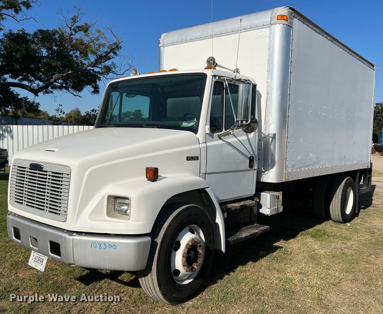 image for item DO8761 2002 Freightliner FL70  box truck