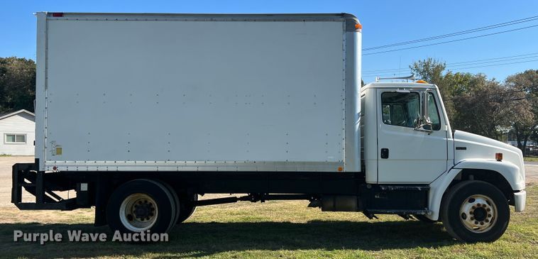 image for item DO8761 2002 Freightliner FL70  box truck