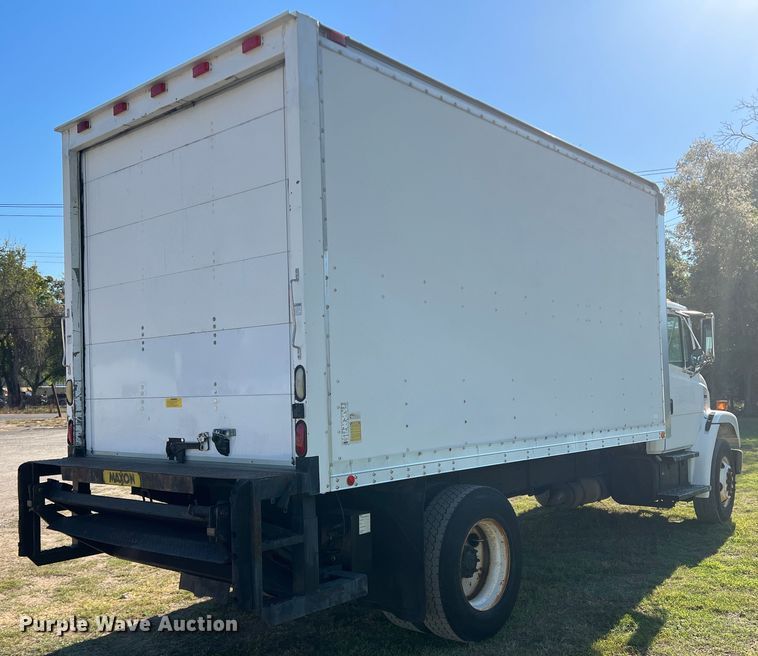 image for item DO8761 2002 Freightliner FL70  box truck