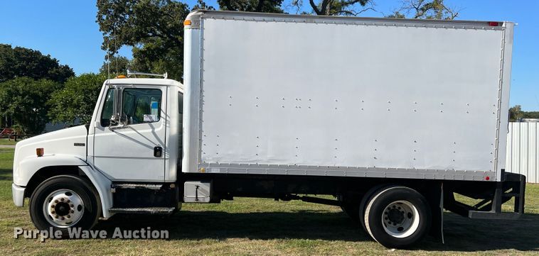 image for item DO8761 2002 Freightliner FL70  box truck
