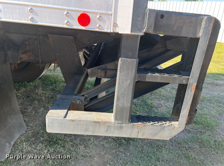 image for item DO8761 2002 Freightliner FL70  box truck