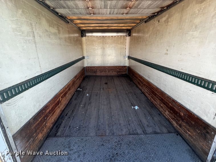 image for item DO8761 2002 Freightliner FL70  box truck