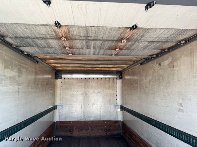 image for item DO8761 2002 Freightliner FL70  box truck