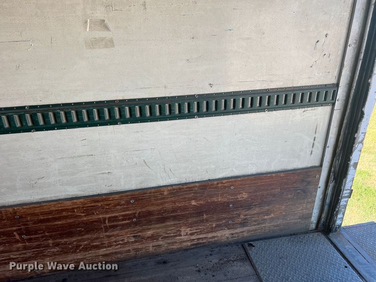 image for item DO8761 2002 Freightliner FL70  box truck