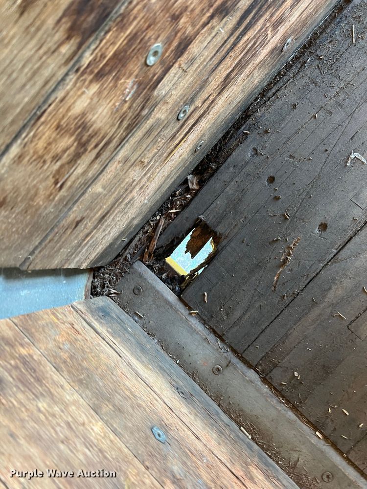 image for item DO8761 2002 Freightliner FL70  box truck