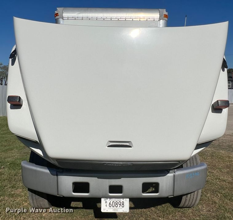 image for item DO8761 2002 Freightliner FL70  box truck