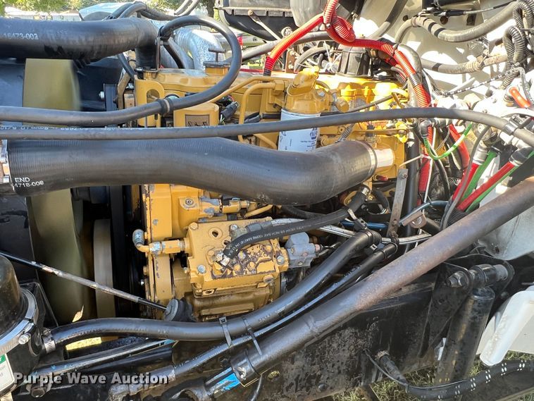 image for item DO8761 2002 Freightliner FL70  box truck