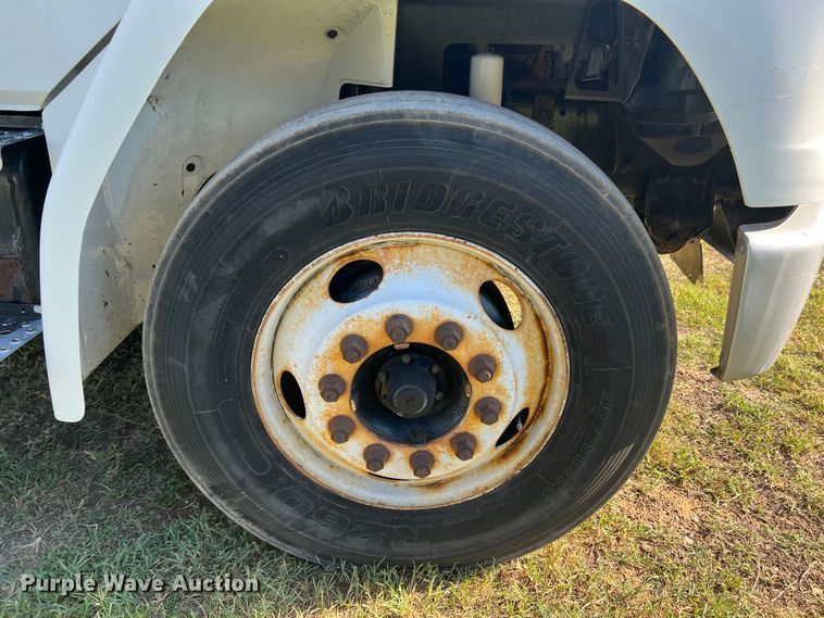 image for item DO8761 2002 Freightliner FL70  box truck