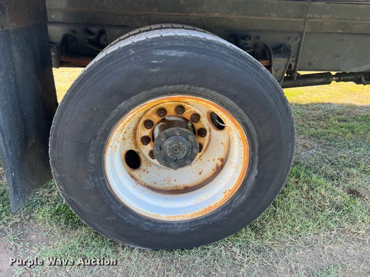 image for item DO8761 2002 Freightliner FL70  box truck