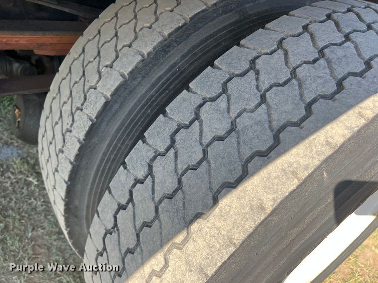 image for item DO8761 2002 Freightliner FL70  box truck