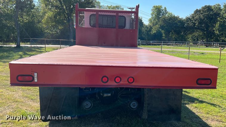 image for item DO8762 2002 Peterbilt 357  dump flatbed truck