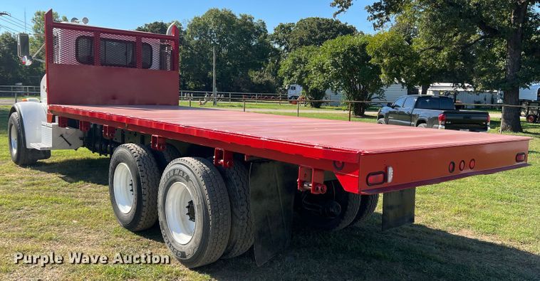 image for item DO8762 2002 Peterbilt 357  dump flatbed truck