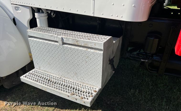 image for item DO8762 2002 Peterbilt 357  dump flatbed truck