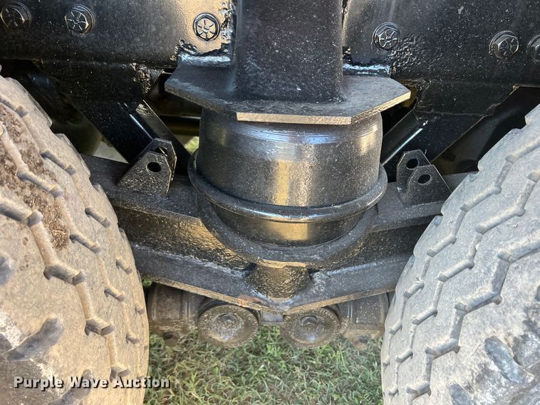 image for item DO8762 2002 Peterbilt 357  dump flatbed truck