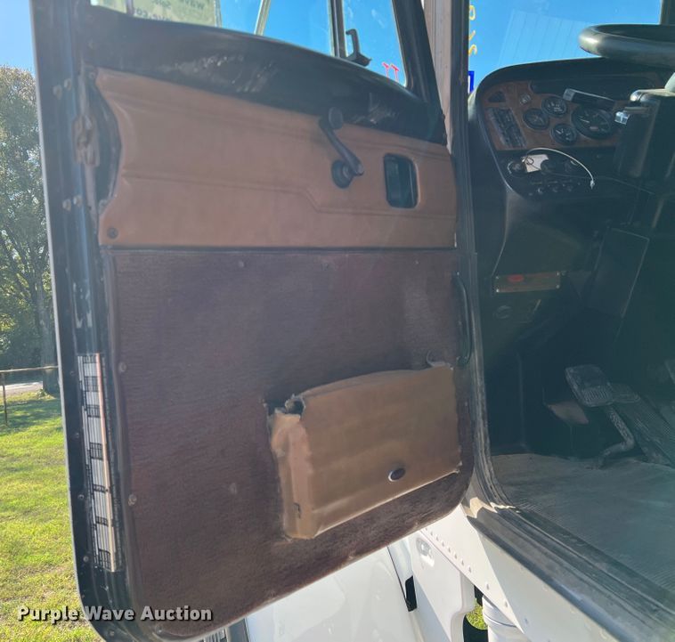 image for item DO8762 2002 Peterbilt 357  dump flatbed truck