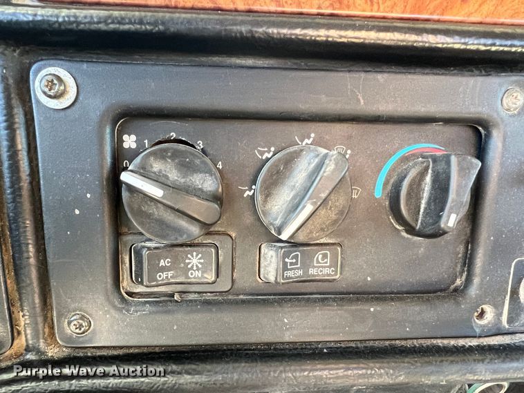 image for item DO8762 2002 Peterbilt 357  dump flatbed truck