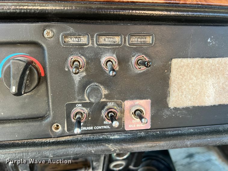 image for item DO8762 2002 Peterbilt 357  dump flatbed truck