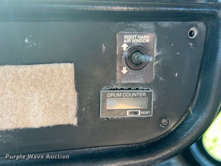 image for item DO8762 2002 Peterbilt 357  dump flatbed truck