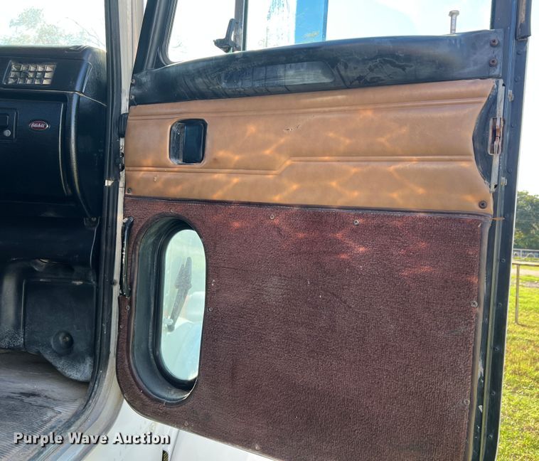 image for item DO8762 2002 Peterbilt 357  dump flatbed truck