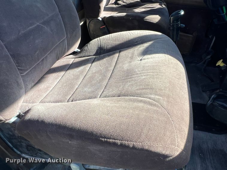 image for item DO8762 2002 Peterbilt 357  dump flatbed truck