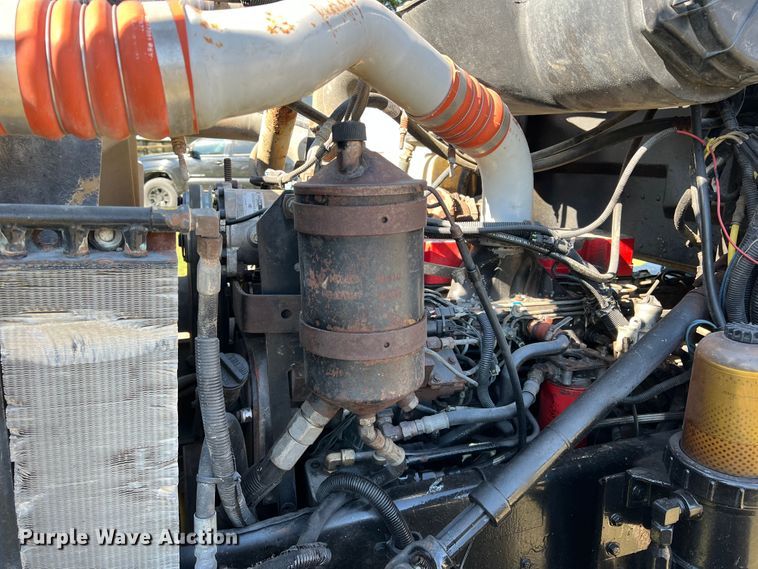 image for item DO8762 2002 Peterbilt 357  dump flatbed truck