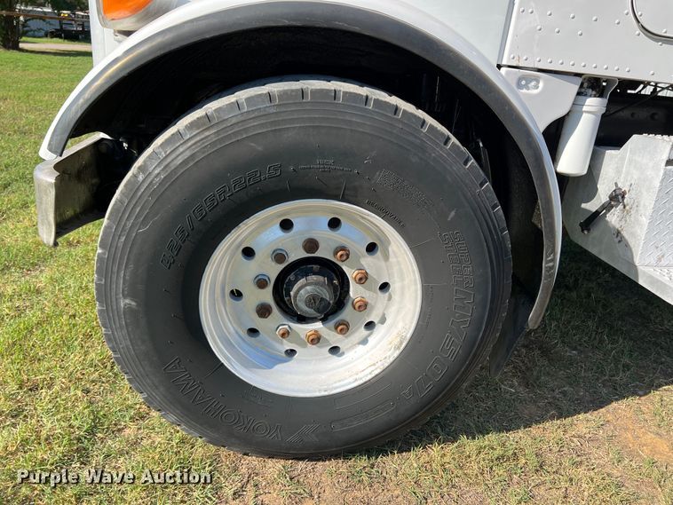 image for item DO8762 2002 Peterbilt 357  dump flatbed truck