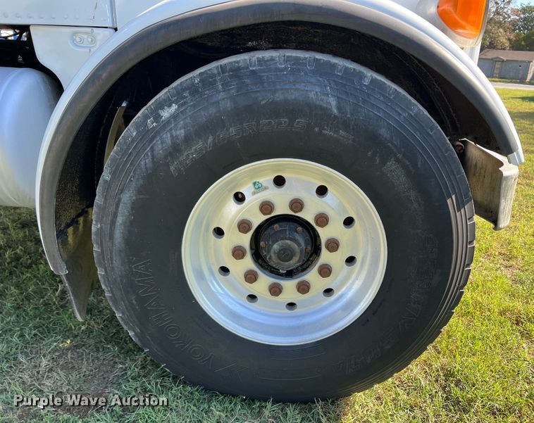 image for item DO8762 2002 Peterbilt 357  dump flatbed truck