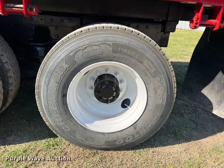 image for item DO8762 2002 Peterbilt 357  dump flatbed truck