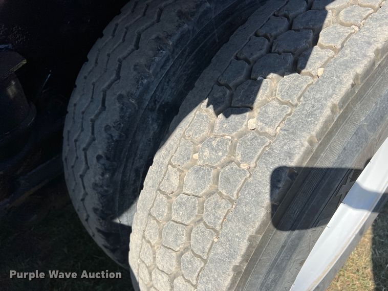 image for item DO8762 2002 Peterbilt 357  dump flatbed truck