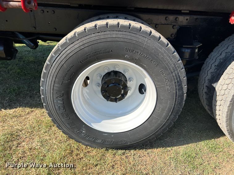 image for item DO8762 2002 Peterbilt 357  dump flatbed truck