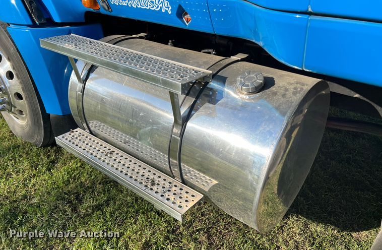 image for item DO8764 2010 International ProStar Premium  semi truck