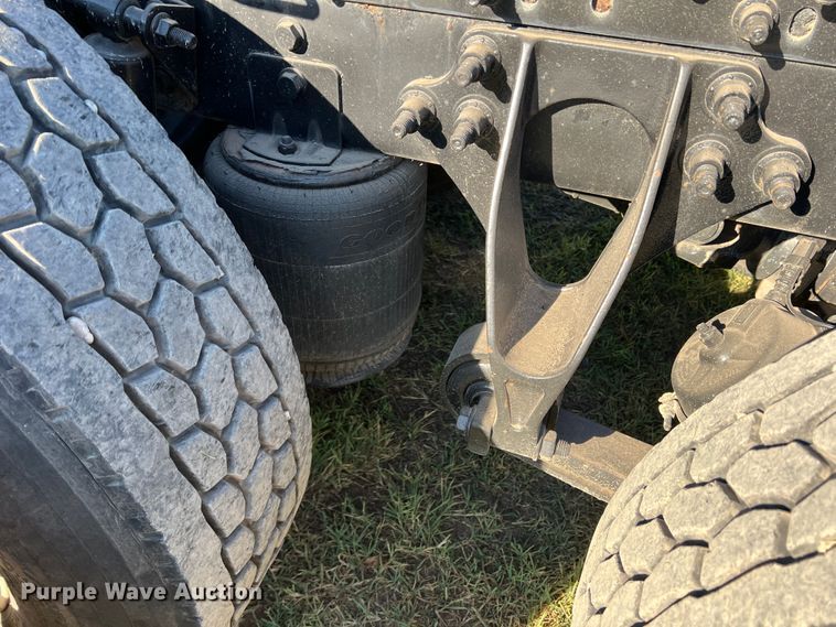 image for item DO8764 2010 International ProStar Premium  semi truck