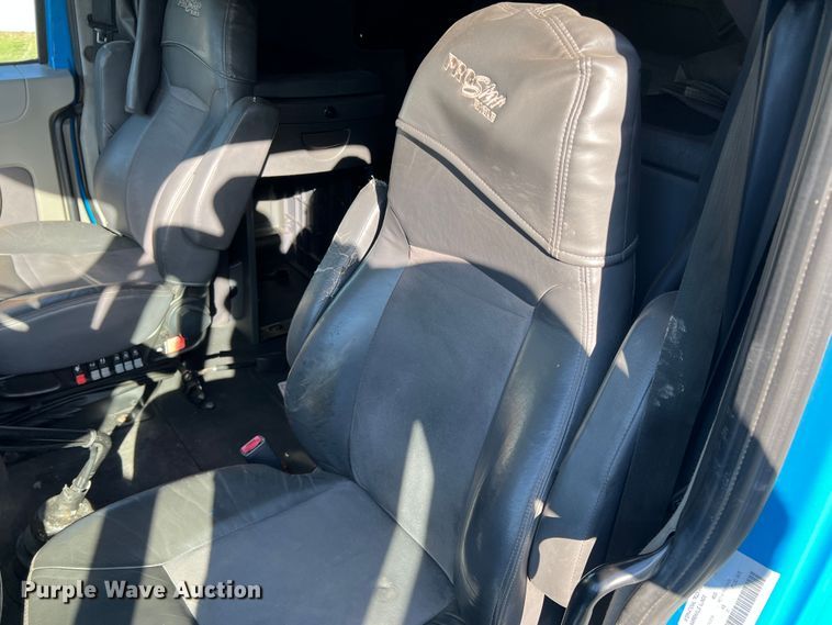 image for item DO8764 2010 International ProStar Premium  semi truck