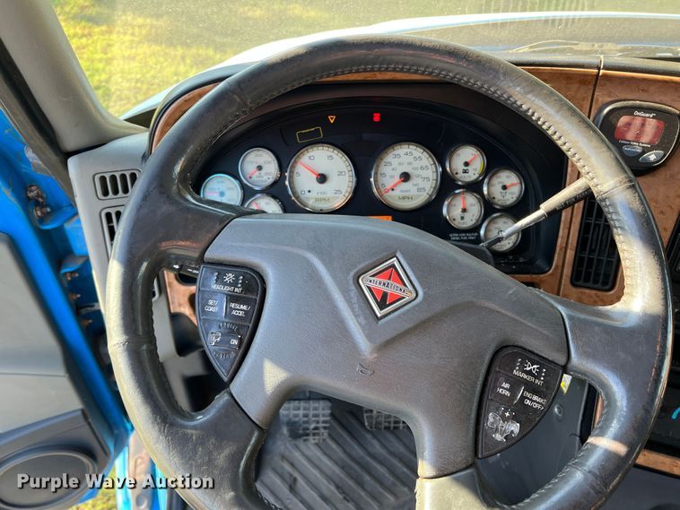 image for item DO8764 2010 International ProStar Premium  semi truck