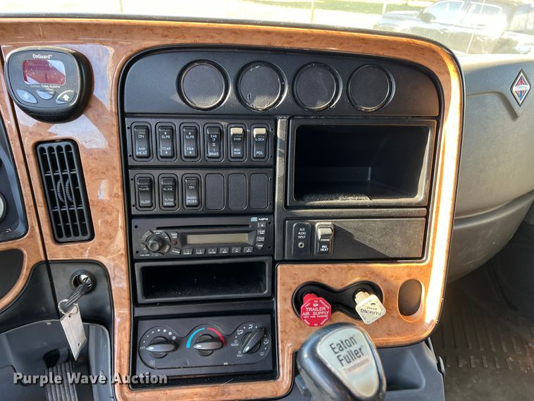 image for item DO8764 2010 International ProStar Premium  semi truck