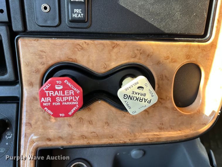 image for item DO8764 2010 International ProStar Premium  semi truck