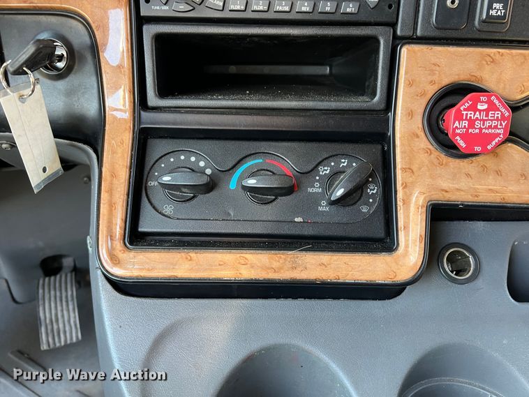 image for item DO8764 2010 International ProStar Premium  semi truck