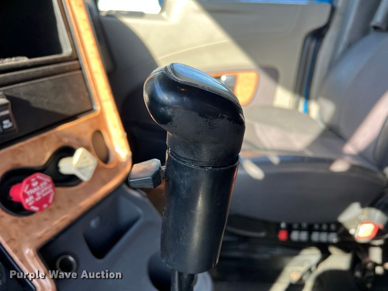 image for item DO8764 2010 International ProStar Premium  semi truck