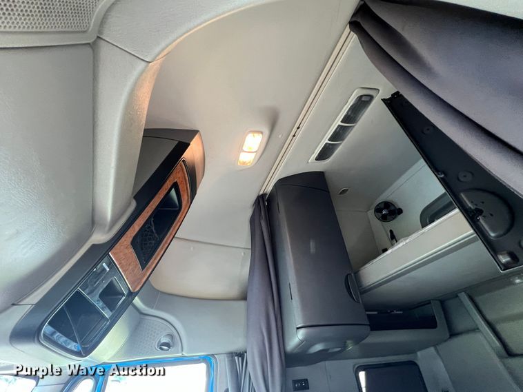 image for item DO8764 2010 International ProStar Premium  semi truck