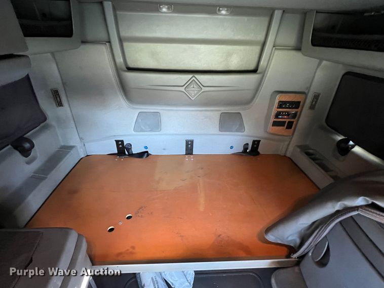 image for item DO8764 2010 International ProStar Premium  semi truck