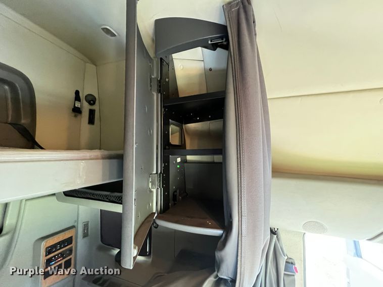 image for item DO8764 2010 International ProStar Premium  semi truck