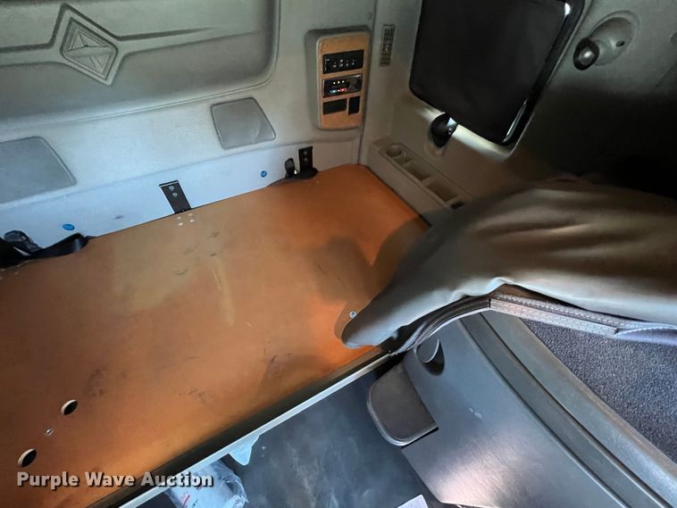 image for item DO8764 2010 International ProStar Premium  semi truck