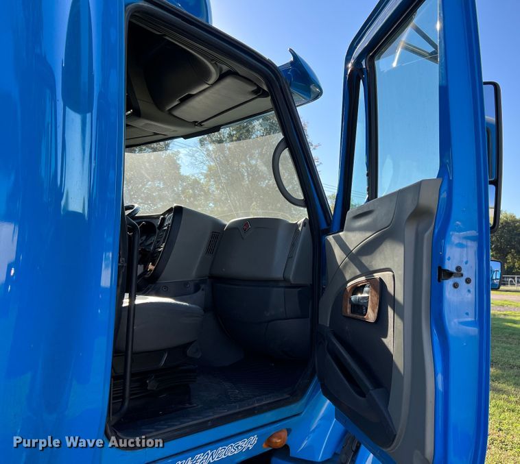 image for item DO8764 2010 International ProStar Premium  semi truck