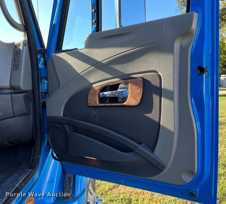 image for item DO8764 2010 International ProStar Premium  semi truck