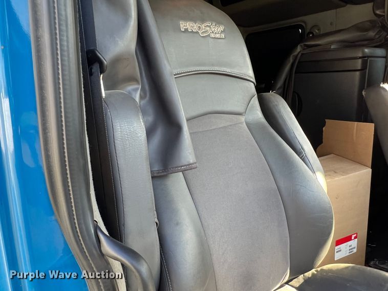 image for item DO8764 2010 International ProStar Premium  semi truck