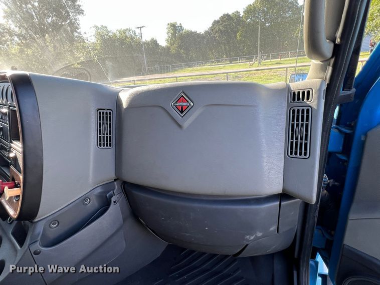 image for item DO8764 2010 International ProStar Premium  semi truck