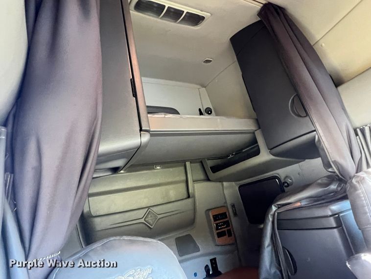 image for item DO8764 2010 International ProStar Premium  semi truck